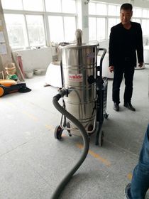 工業(yè)清潔利器 北大工業(yè)吸塵設(shè)備如何高效解決工廠鐵屑與焊渣難題